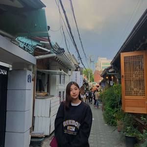 Meet your Posher, Sia